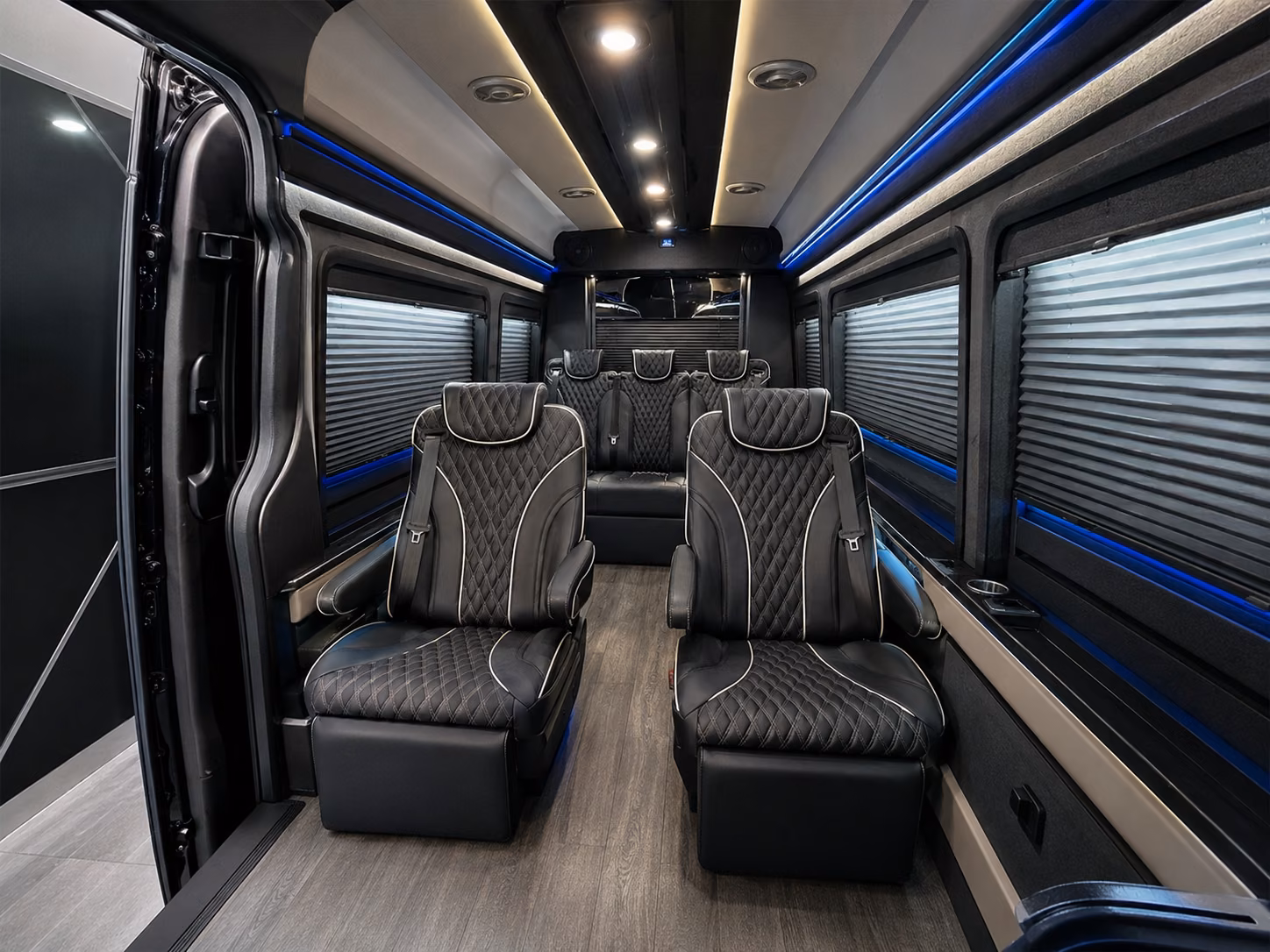airport shuttle buses for large groups arriving at okc